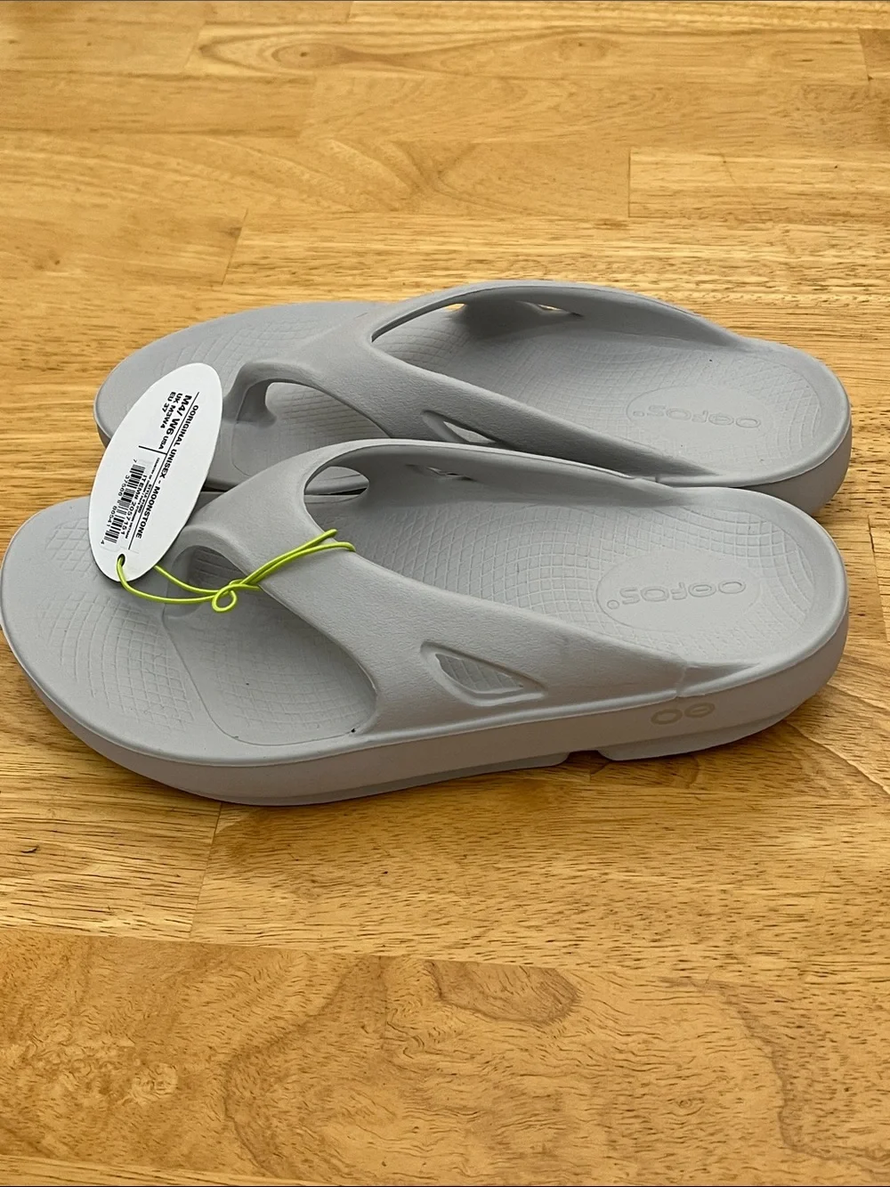 Oofos ooriginal thong recovery sandals moonstone women’s size 6 men’s 4